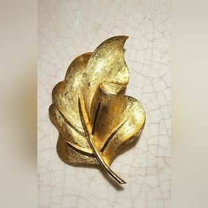 Brilliant Vintage BSK brush gold ornate leaf brooch, cottagecore, flowercore